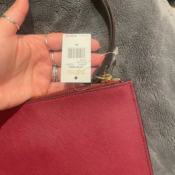 Micheal Kors Clutch - Picture 4 of 4